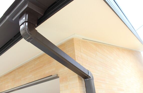 外壁のひび割れによる雨漏りを修繕致します | 堺市で住宅リフォームをご希望なら株式会社S‘growにお任せください